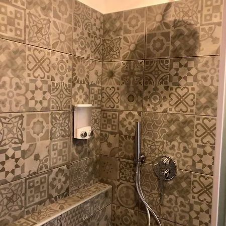 게스트하우스 Mimi Rooms&studios 4*