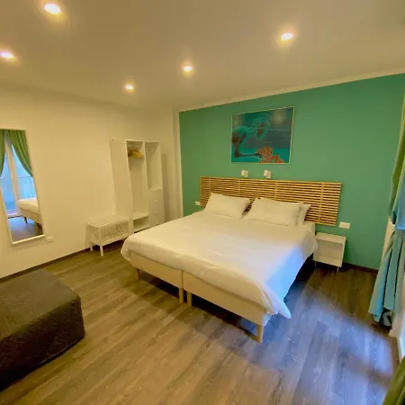 Mimi Rooms&studios 招待所 的里雅斯特